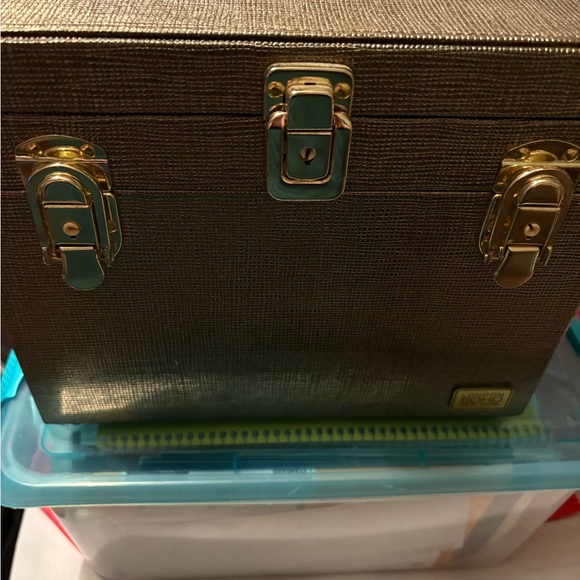 Elegant Gold Cosmetic Case - Picture 12 of 14